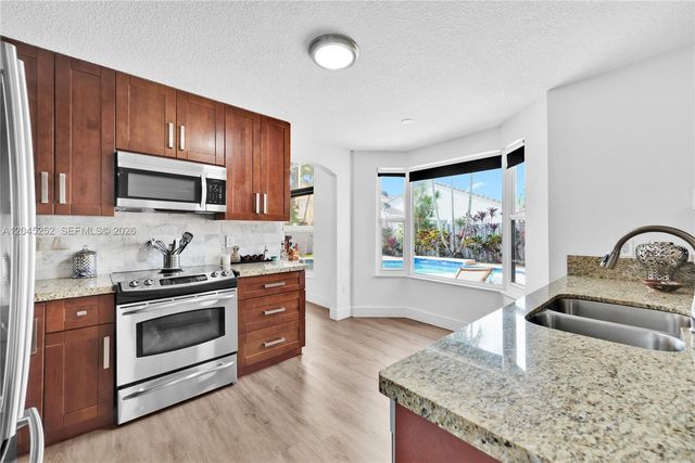 18910 NW 10th Terrace, Pembroke Pines, FL 33029