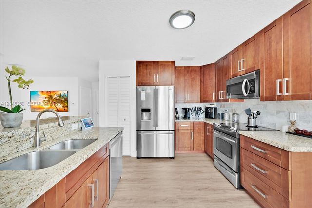 18910 NW 10th Terrace, Pembroke Pines, FL 33029
