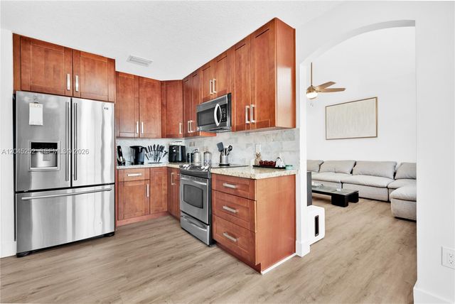 18910 NW 10th Terrace, Pembroke Pines, FL 33029