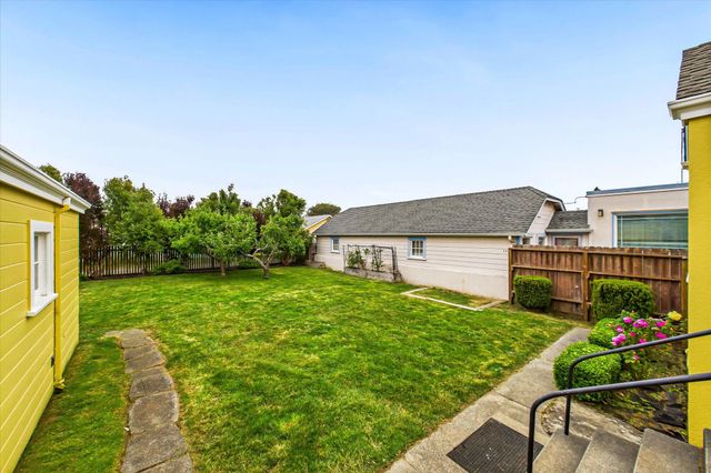 2560 E Street, Eureka, CA 95501