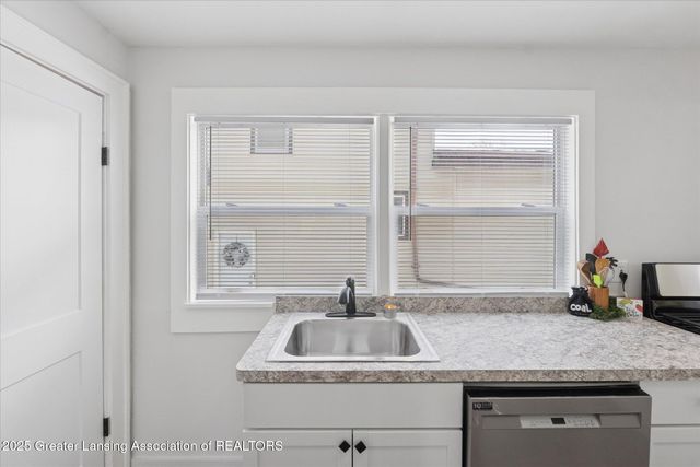 713 W Lapeer Street, Lansing, MI 48915