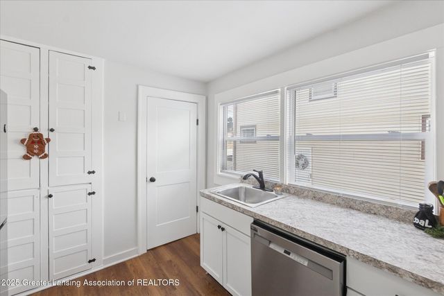 713 W Lapeer Street, Lansing, MI 48915