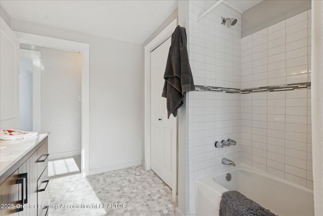 713 W Lapeer Street, Lansing, MI 48915