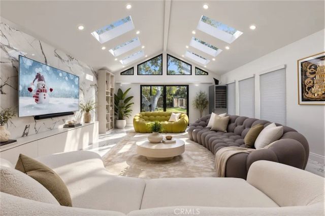 2147 E Woodlyn, Pasadena, CA 91104
