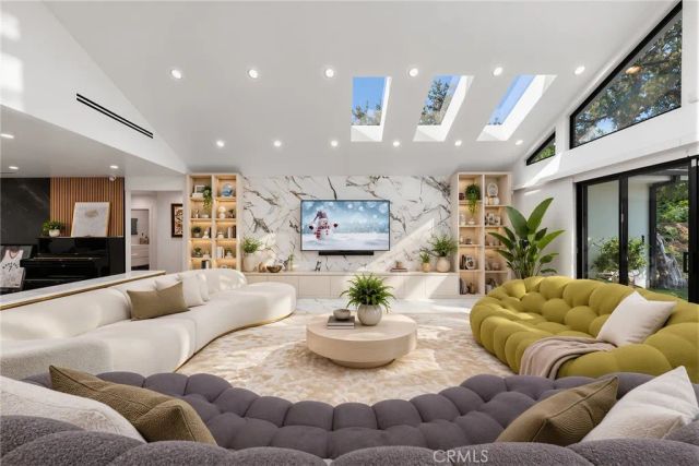 2147 E Woodlyn, Pasadena, CA 91104