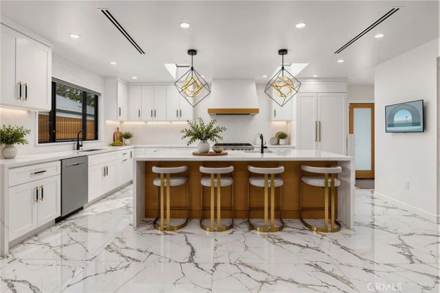 2147 E Woodlyn, Pasadena, CA 91104