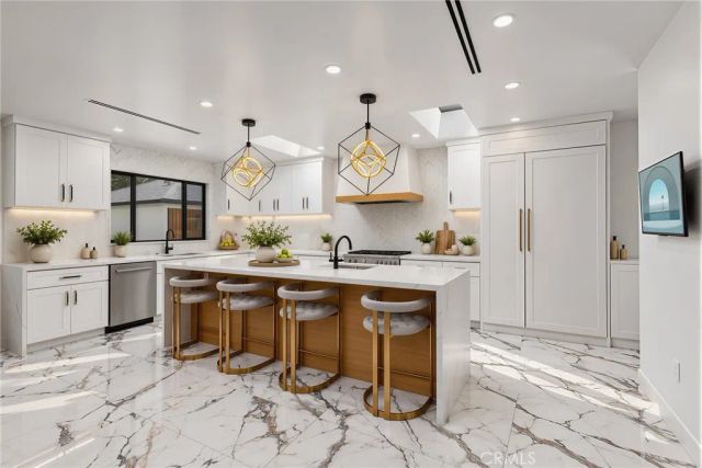 2147 E Woodlyn, Pasadena, CA 91104