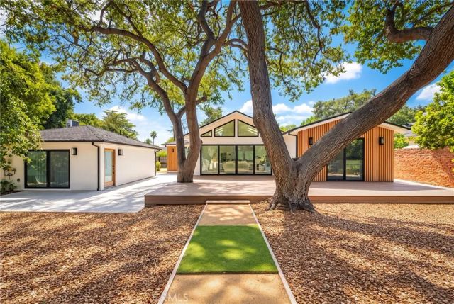 2147 E Woodlyn, Pasadena, CA 91104