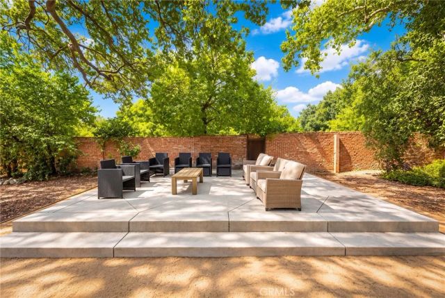 2147 E Woodlyn, Pasadena, CA 91104