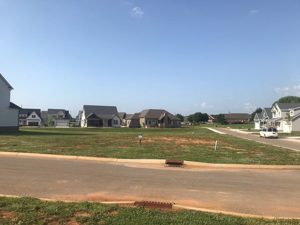 443 Canoe Ct, Winchester, TN 37398