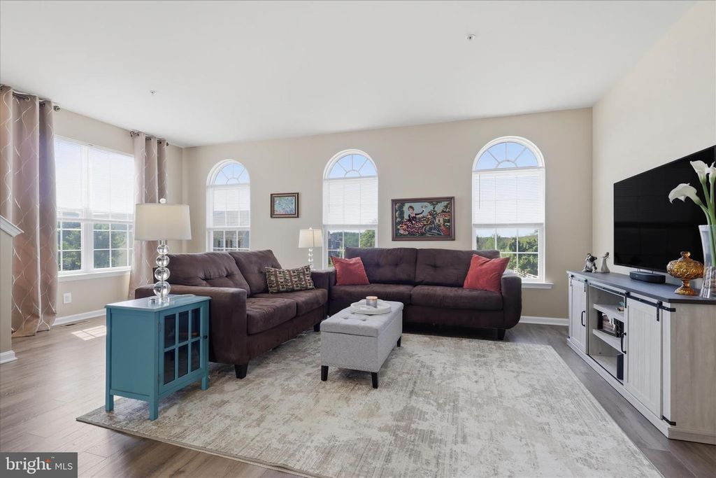 Image 10 of property listing at 322 E WAINSCOT DR, New Market, MD 21774