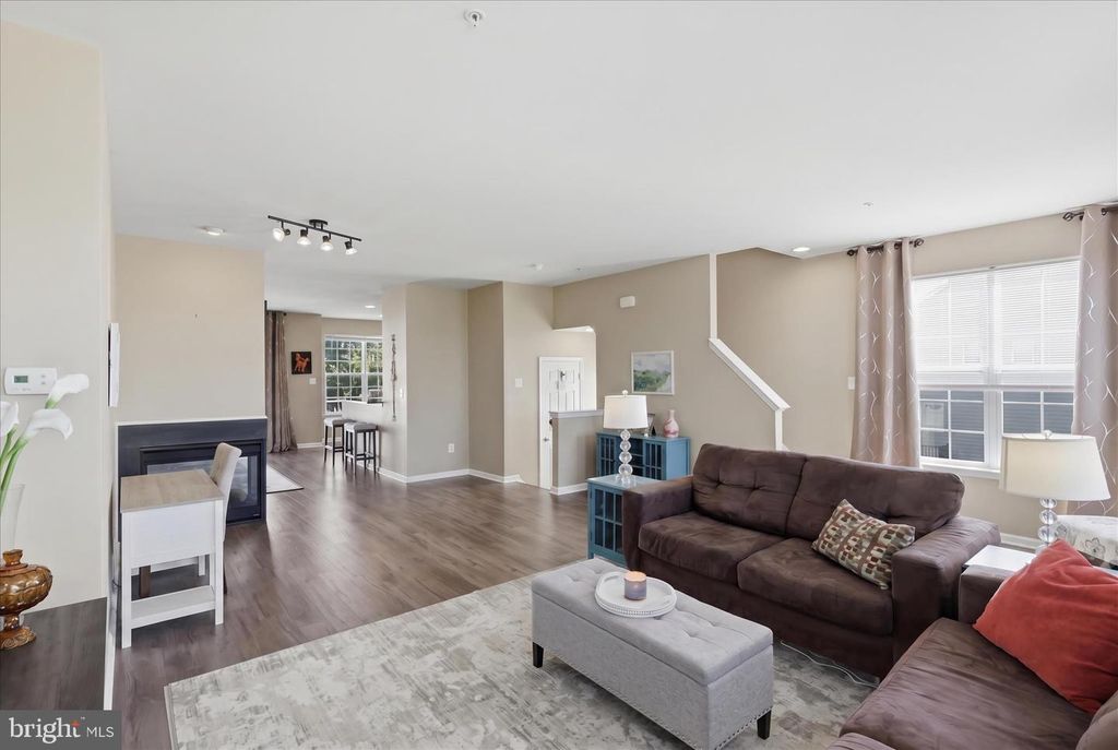 Image 12 of property listing at 322 E WAINSCOT DR, New Market, MD 21774