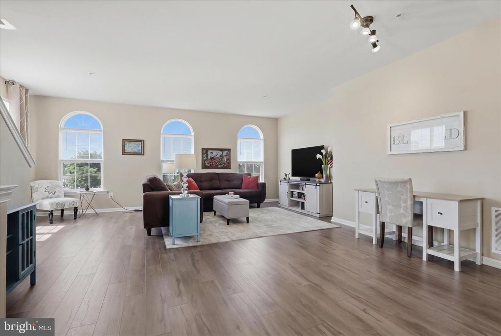 Image 13 of property listing at 322 E WAINSCOT DR, New Market, MD 21774