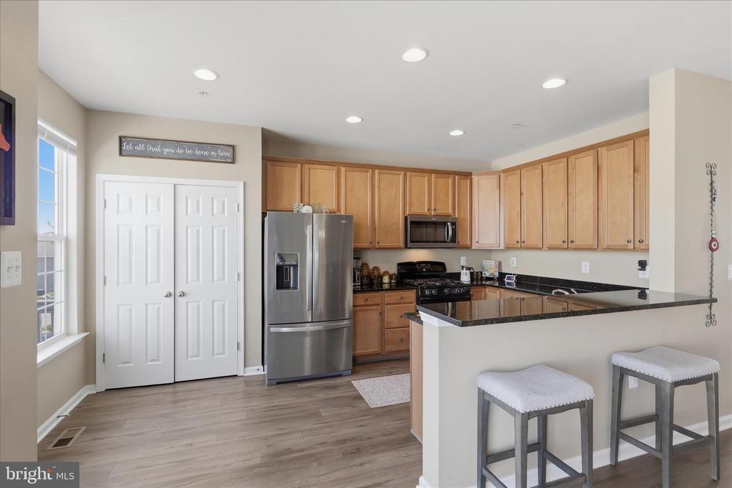 Image 18 of property listing at 322 E WAINSCOT DR, New Market, MD 21774
