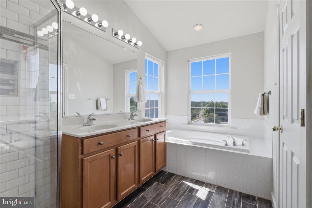Image 24 of property listing at 322 E WAINSCOT DR, New Market, MD 21774