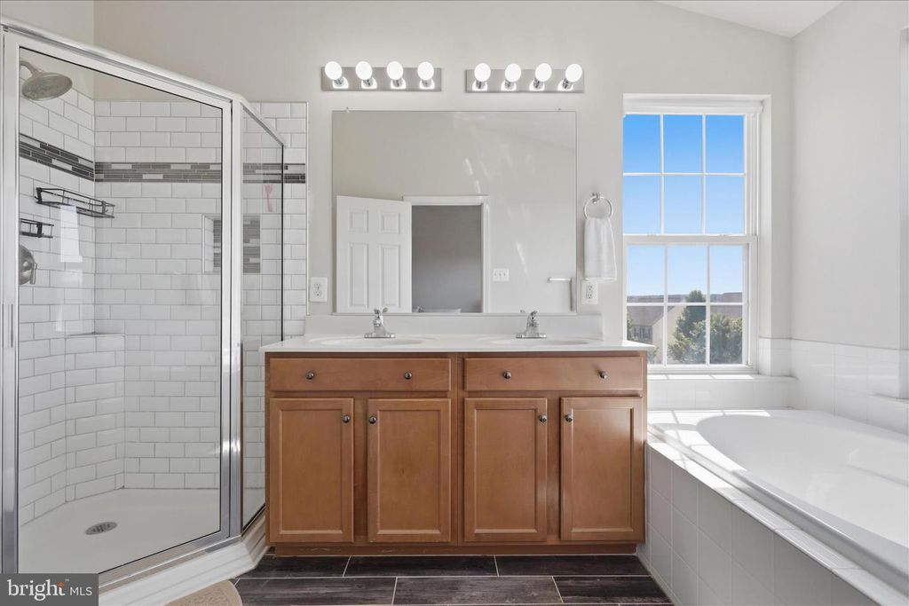 Image 25 of property listing at 322 E WAINSCOT DR, New Market, MD 21774