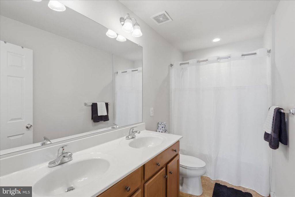 Image 27 of property listing at 322 E WAINSCOT DR, New Market, MD 21774