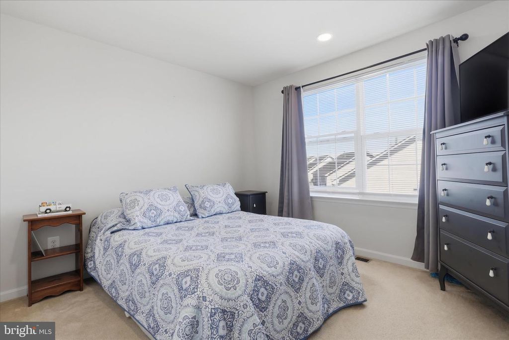 Image 28 of property listing at 322 E WAINSCOT DR, New Market, MD 21774