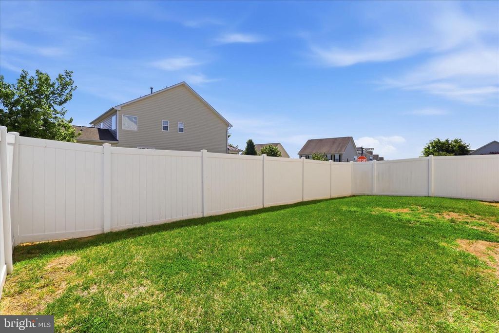 Image 31 of property listing at 322 E WAINSCOT DR, New Market, MD 21774