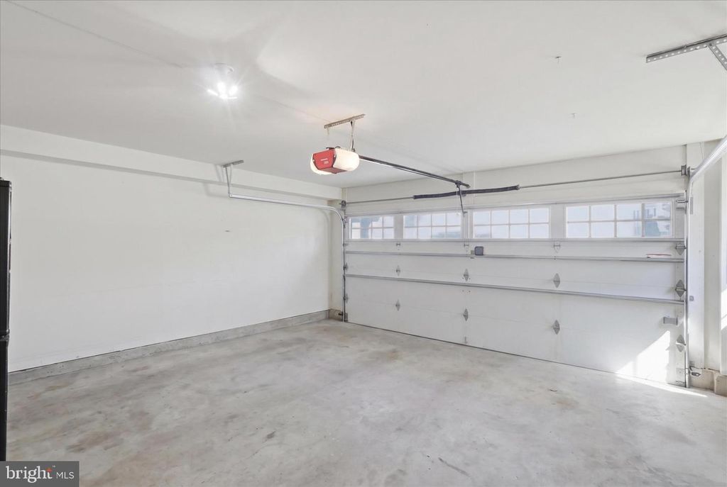 Image 32 of property listing at 322 E WAINSCOT DR, New Market, MD 21774