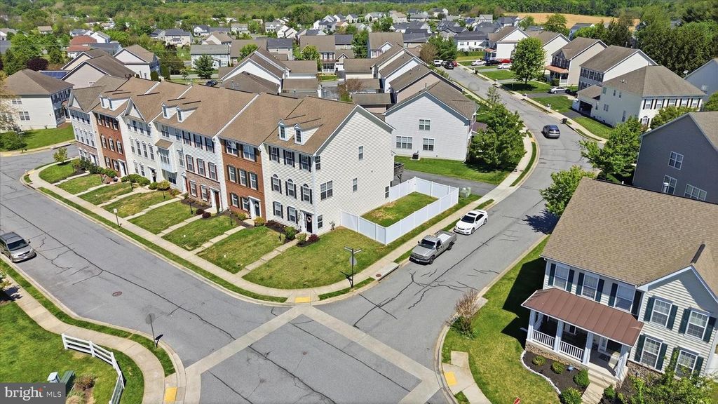 Image 37 of property listing at 322 E WAINSCOT DR, New Market, MD 21774