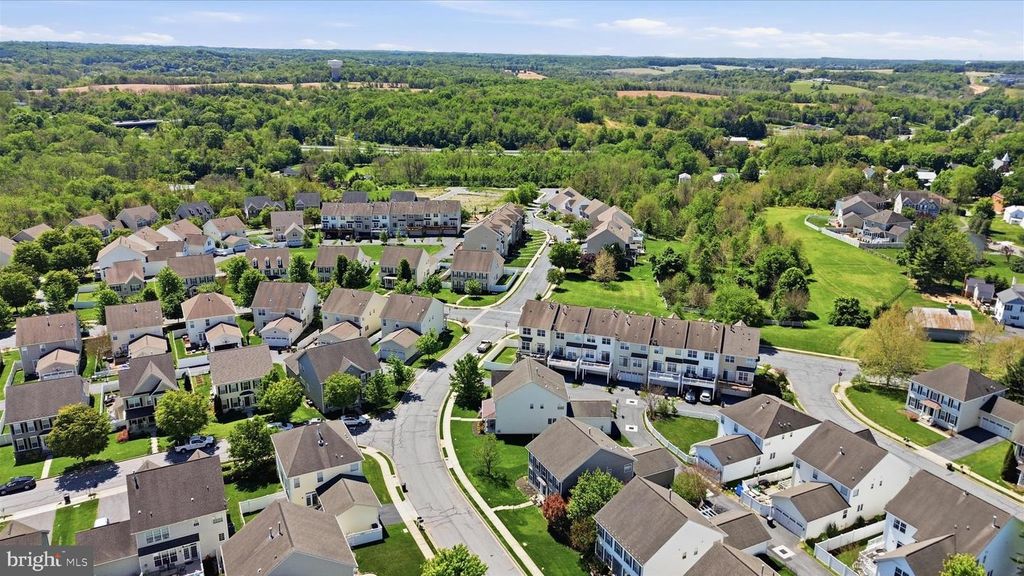 Image 39 of property listing at 322 E WAINSCOT DR, New Market, MD 21774