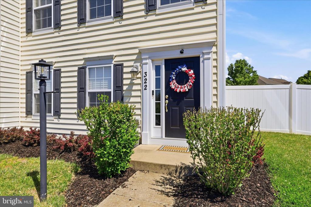 Image 4 of property listing at 322 E WAINSCOT DR, New Market, MD 21774