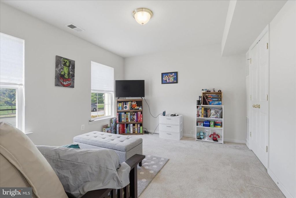 Image 7 of property listing at 322 E WAINSCOT DR, New Market, MD 21774