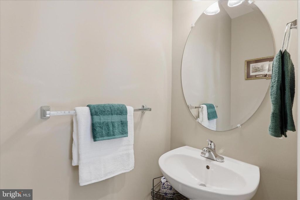 Image 9 of property listing at 322 E WAINSCOT DR, New Market, MD 21774