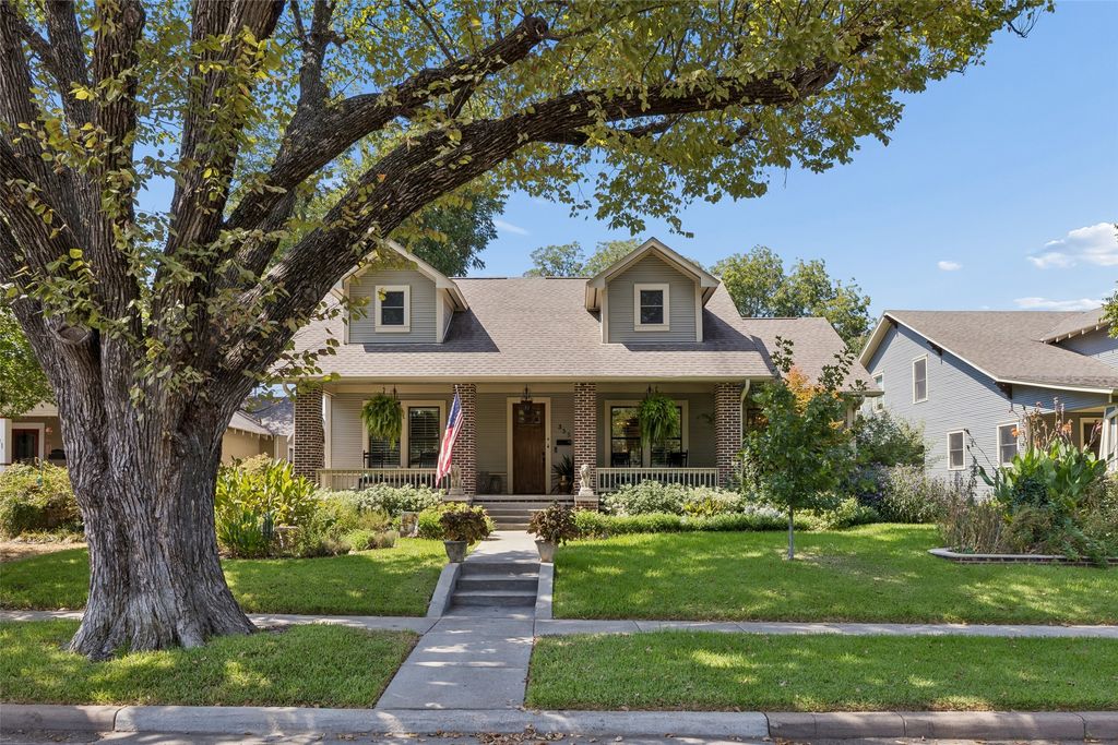 335 S Windomere Avenue, Dallas, TX 75208 — exterior