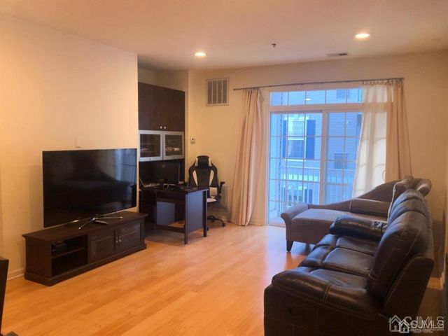 2121 Edward Stec Boulevard, Edison, NJ 08837