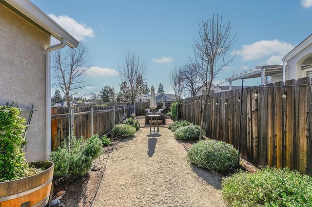 105 Fieldstone Dr, Murphys, CA 95247