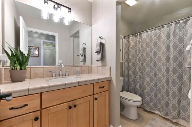 105 Fieldstone Dr, Murphys, CA 95247