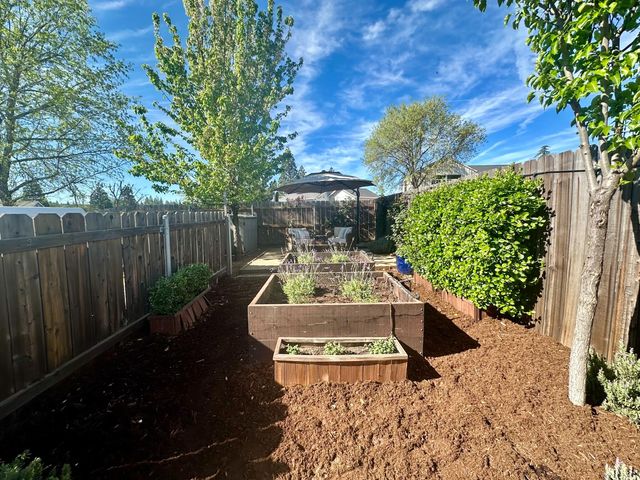 105 Fieldstone Dr, Murphys, CA 95247