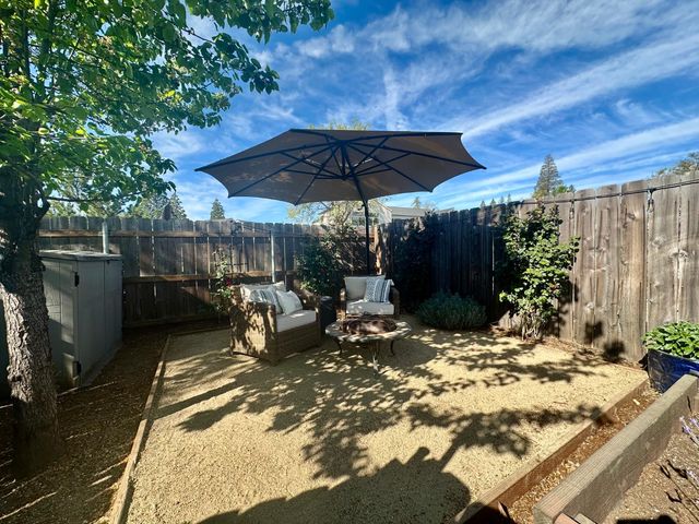 105 Fieldstone Dr, Murphys, CA 95247