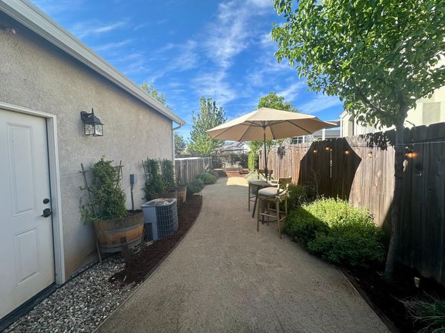 105 Fieldstone Dr, Murphys, CA 95247