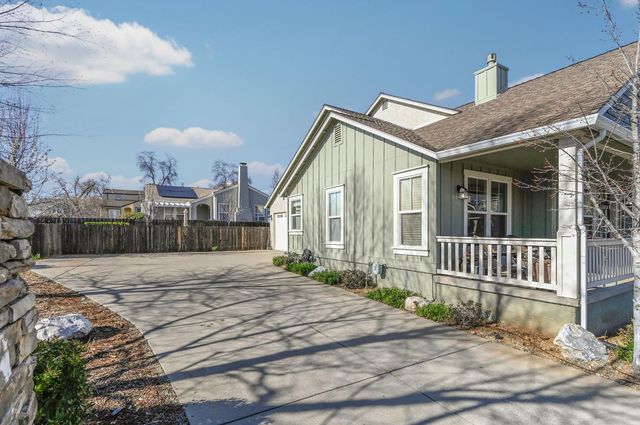 105 Fieldstone Dr, Murphys, CA 95247