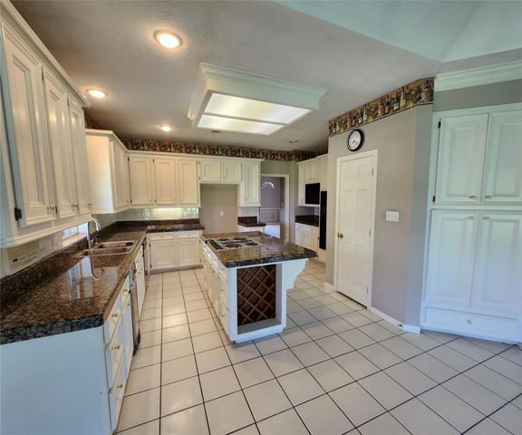 104 April Wind Drive S, Conroe, TX 77356
