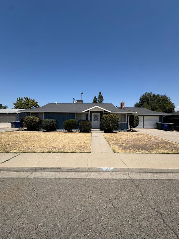 Image 1 of property listing at 2106 5th Street, Sanger, CA 93657