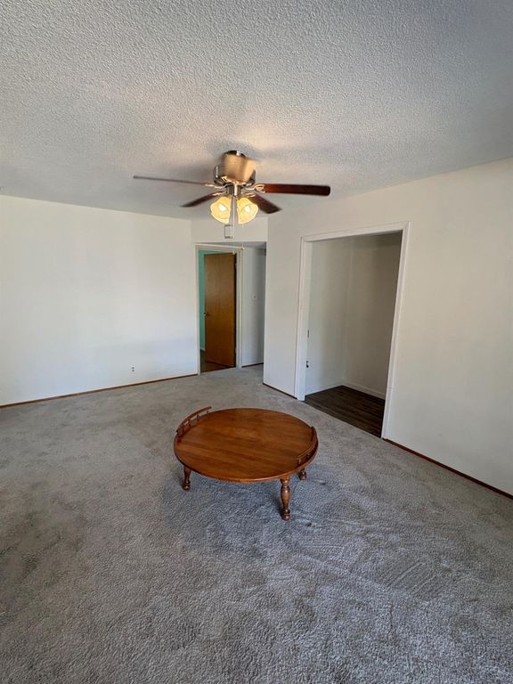 Image 10 of property listing at 2106 5th Street, Sanger, CA 93657