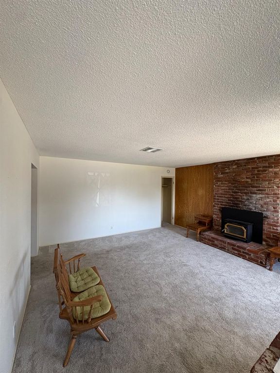 Image 6 of property listing at 2106 5th Street, Sanger, CA 93657