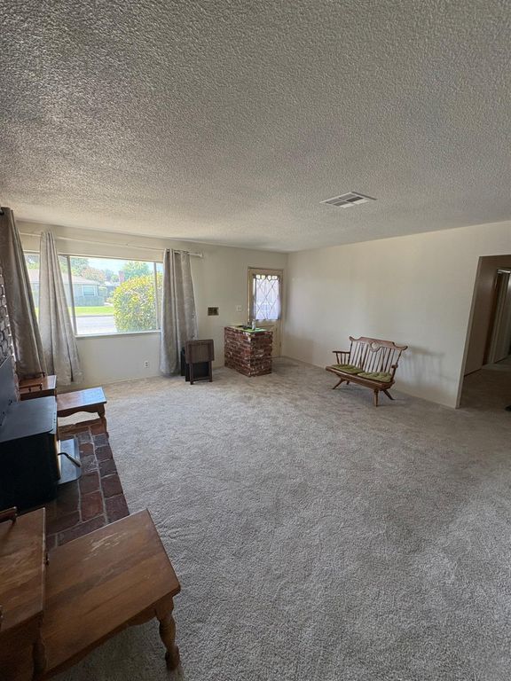 Image 7 of property listing at 2106 5th Street, Sanger, CA 93657