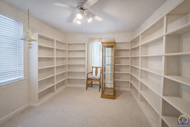 10020 SW Kingston RD, Wakarusa, KS 66546