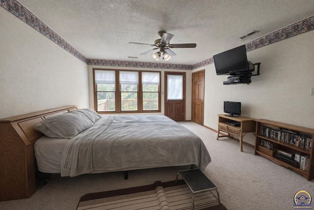10020 SW Kingston RD, Wakarusa, KS 66546