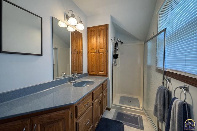 10020 SW Kingston RD, Wakarusa, KS 66546