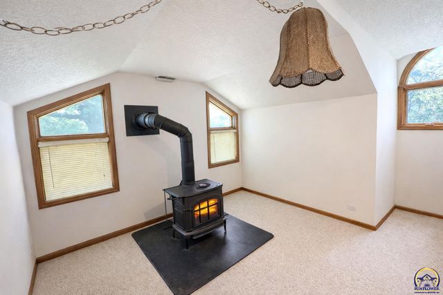 10020 SW Kingston RD, Wakarusa, KS 66546