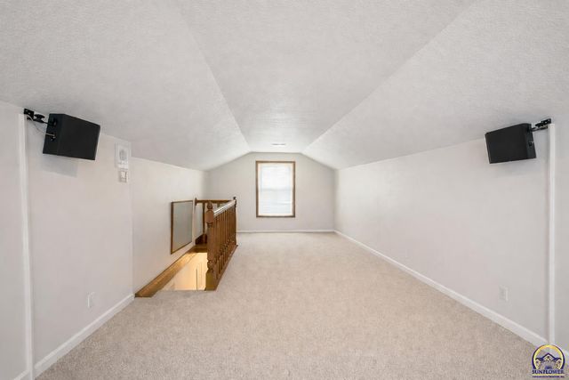 10020 SW Kingston RD, Wakarusa, KS 66546