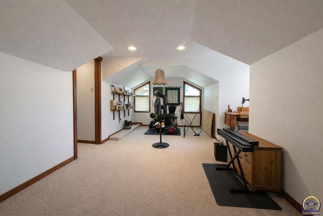 10020 SW Kingston RD, Wakarusa, KS 66546