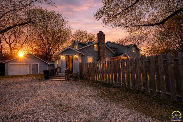 10020 SW Kingston RD, Wakarusa, KS 66546