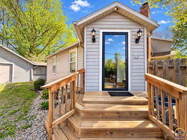 10020 SW Kingston RD, Wakarusa, KS 66546